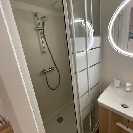 L'ancre Rochelaise Proche Marche Et Vieux Port *