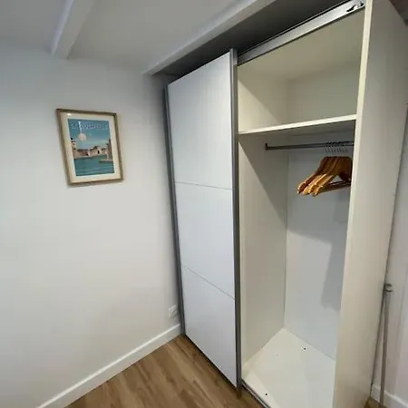 L'ancre Rochelaise Proche Marche Et Vieux Port