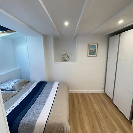 L'ancre Rochelaise Proche Marche Et Vieux Port La Rochelle (Charente-Maritime)