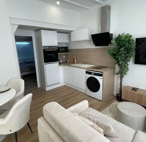 L'ancre Rochelaise Proche Marché Et Vieux Port * La Rochelle (Charente-Maritime)